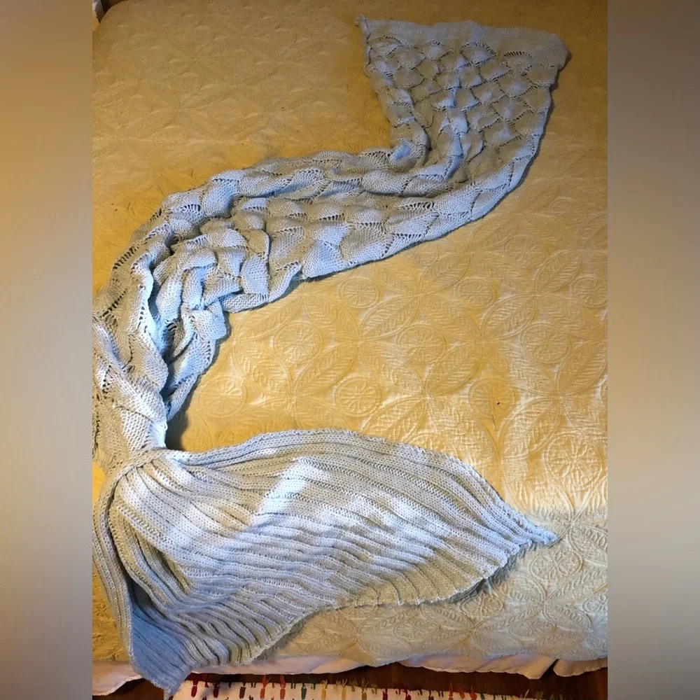 *NOW 30% OFF!!!* Mermaid Tail Blanket; Knit; Scale & Fin Detail; Aqua Blue - Picture 12 of 12